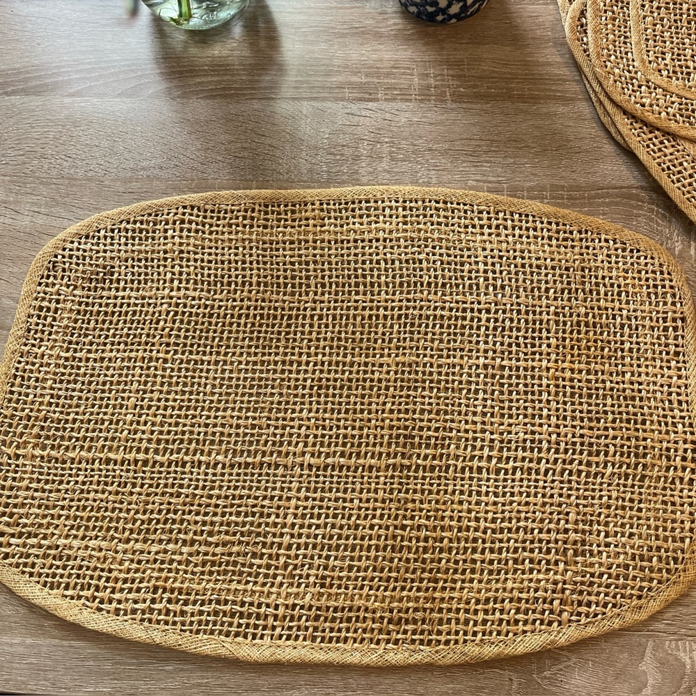 Vintage Albaca Fiber Set of 4 Woven Tan Placemats - Picture 5 of 7